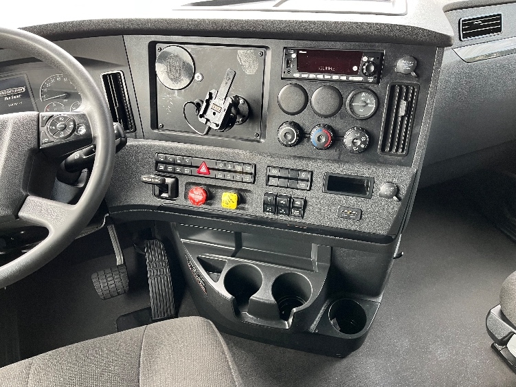 Used 2023 Freightliner Cascadia - photo 14