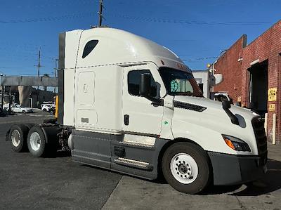 Used 2023 Freightliner Cascadia - photo 1