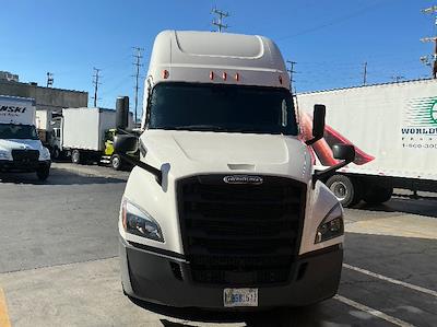 Used 2023 Freightliner Cascadia - photo 1