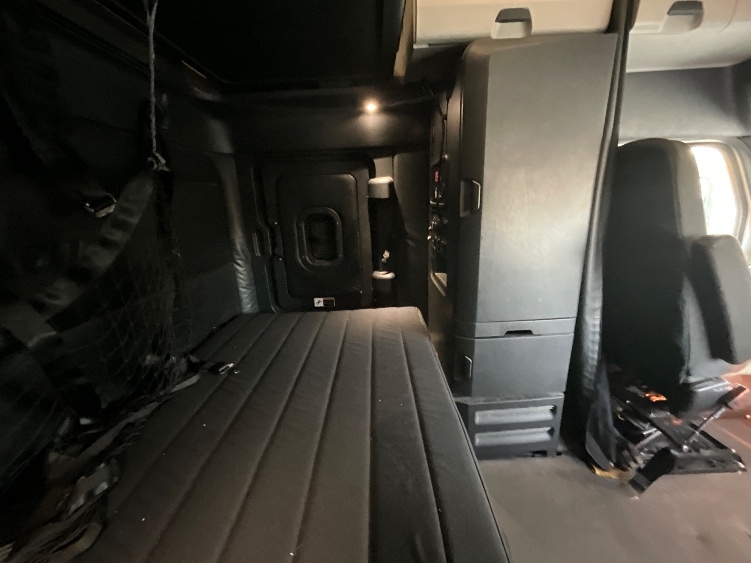 Used 2023 Freightliner Cascadia - photo 20
