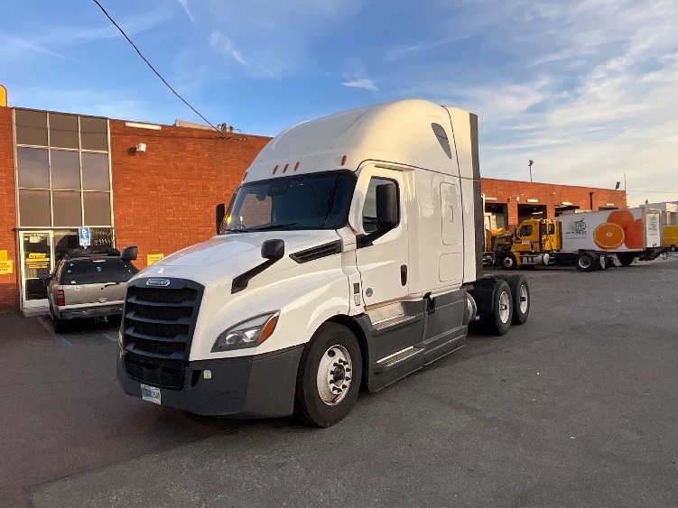 Used 2023 Freightliner Cascadia - photo 5