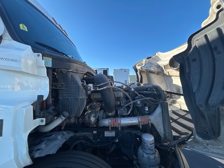 Used 2023 Freightliner Cascadia - photo 22