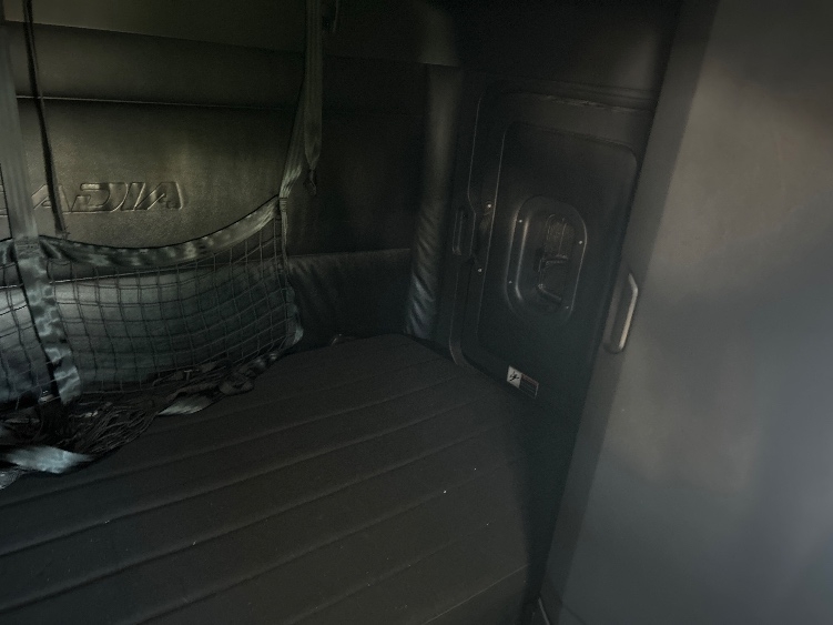 Used 2023 Freightliner Cascadia - photo 20