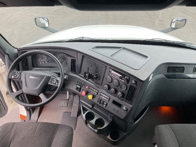 Used 2023 Freightliner Cascadia - photo 14