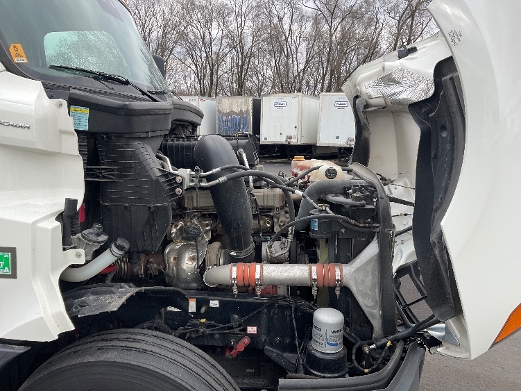 Used 2023 Freightliner Cascadia - photo 22