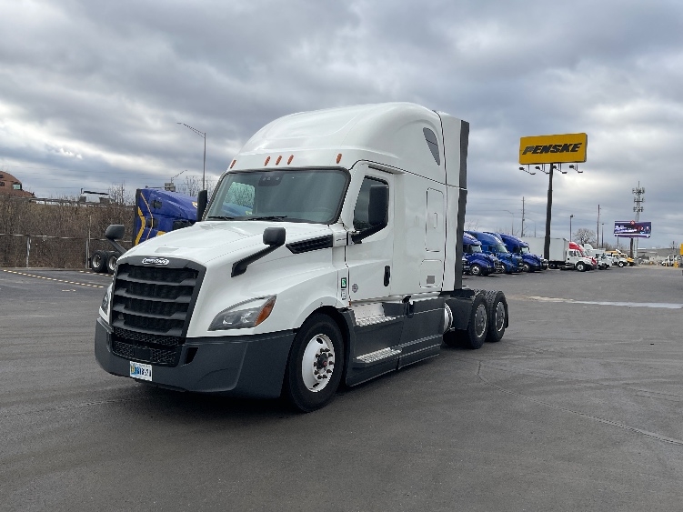 Used 2023 Freightliner Cascadia - photo 5