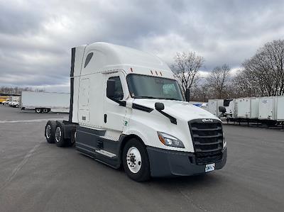Used 2023 Freightliner Cascadia - photo 1
