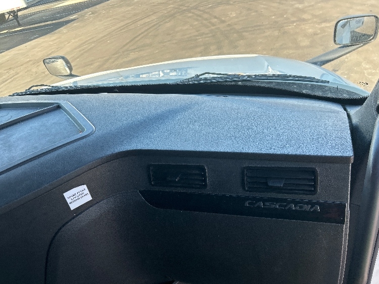 Used 2023 Freightliner Cascadia - photo 16