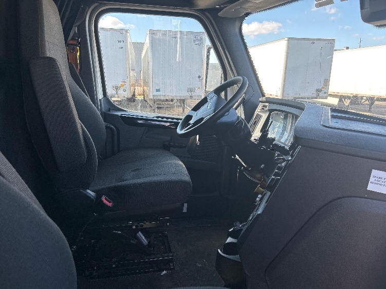 Used 2023 Freightliner Cascadia - photo 17