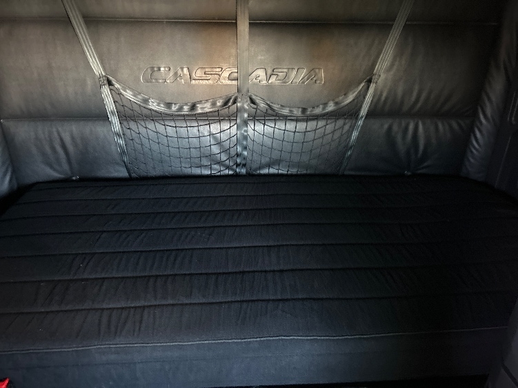 Used 2023 Freightliner Cascadia - photo 19