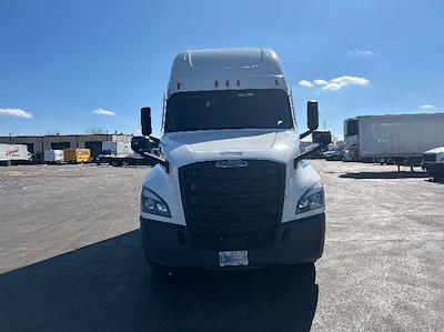Used 2023 Freightliner Cascadia - photo 1
