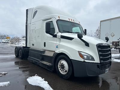 Used 2023 Freightliner Cascadia - photo 1
