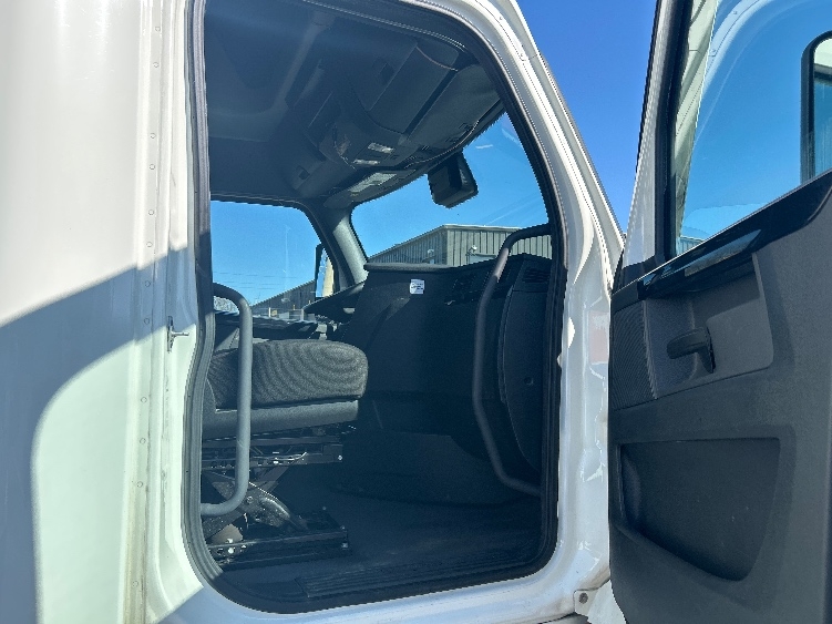 Used 2023 Freightliner Cascadia - photo 15