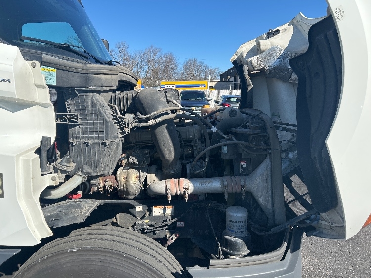 Used 2023 Freightliner Cascadia - photo 22