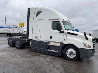 Used 2023 Freightliner Cascadia - photo 1