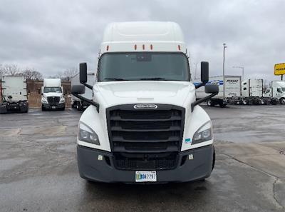 Used 2023 Freightliner Cascadia - photo 1