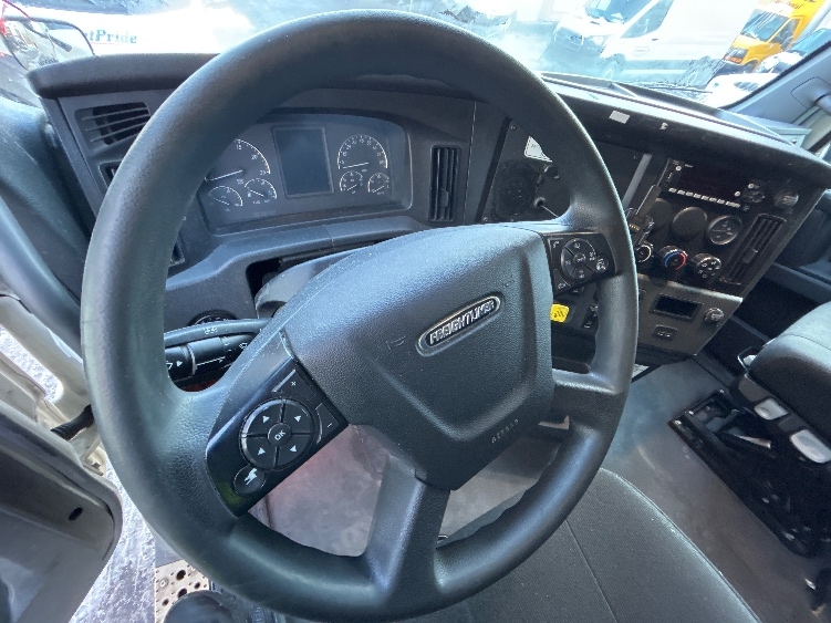 Used 2023 Freightliner Cascadia - photo 13