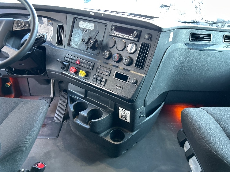 Used 2023 Freightliner Cascadia - photo 14
