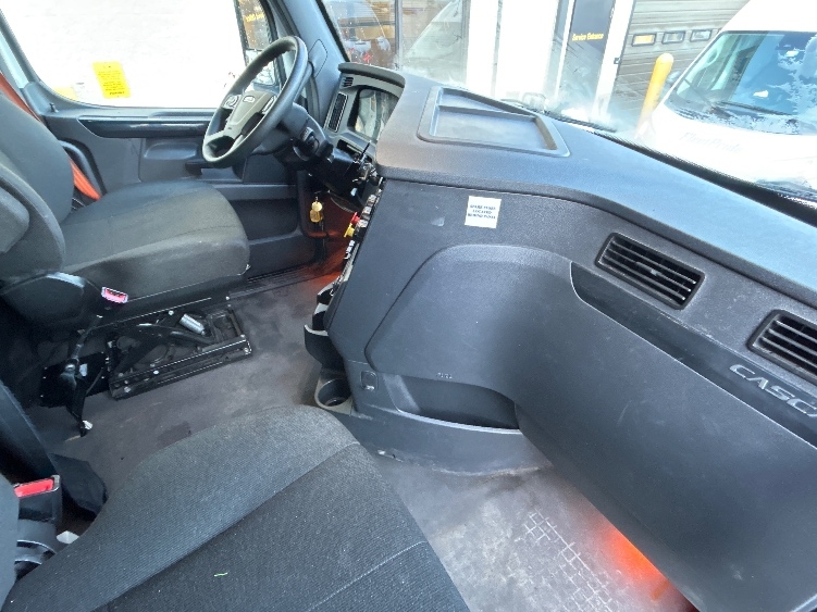 Used 2023 Freightliner Cascadia - photo 17