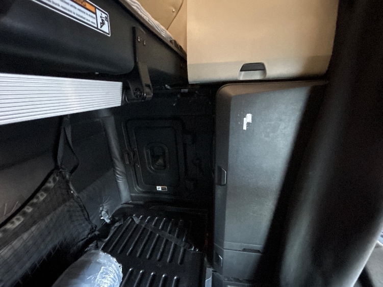 Used 2023 Freightliner Cascadia - photo 20