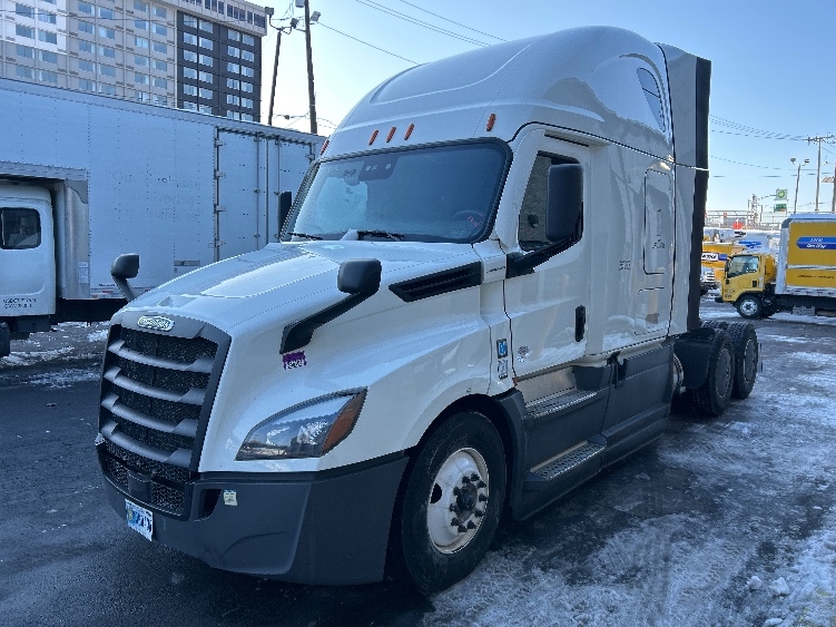 Used 2023 Freightliner Cascadia - photo 5