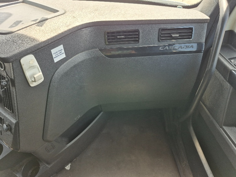 Used 2023 Freightliner Cascadia - photo 16