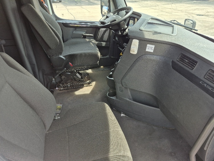 Used 2023 Freightliner Cascadia - photo 17