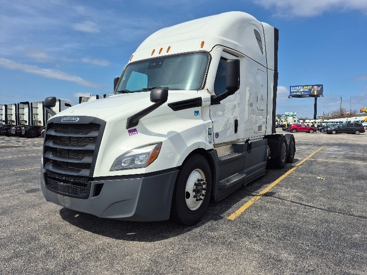 Used 2023 Freightliner Cascadia - photo 5