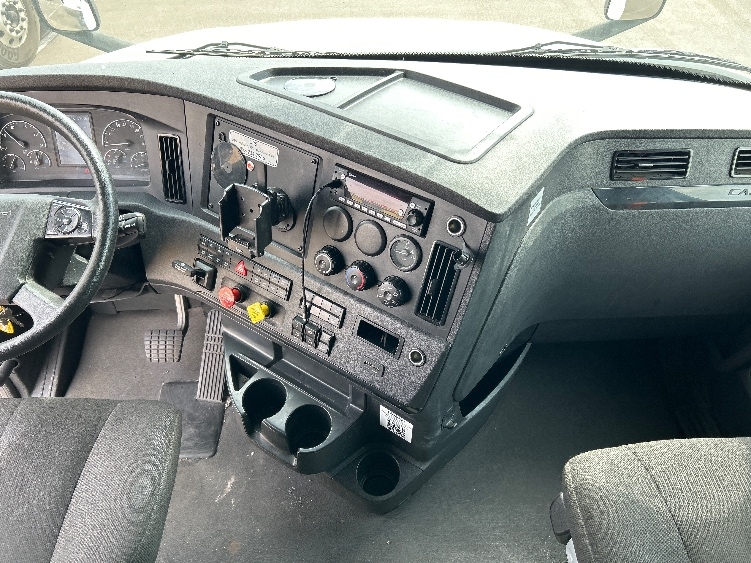 Used 2023 Freightliner Cascadia - photo 14