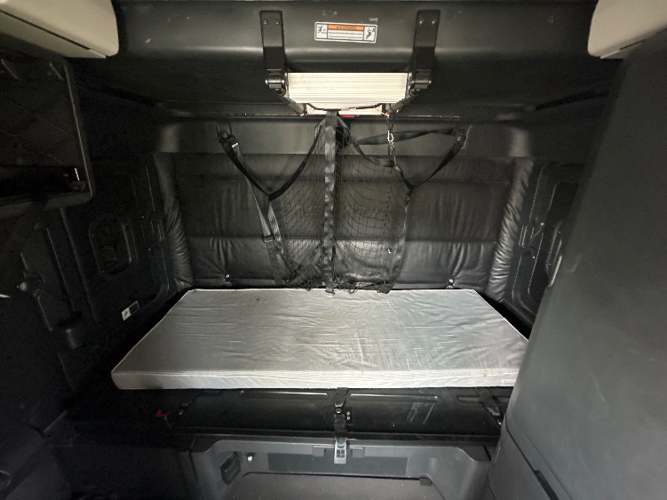 Used 2023 Freightliner Cascadia - photo 18