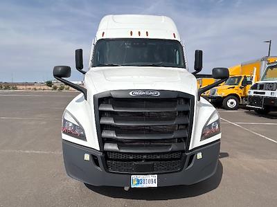 Used 2023 Freightliner Cascadia - photo 2