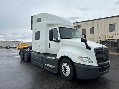 Used 2023 International LT - photo 1