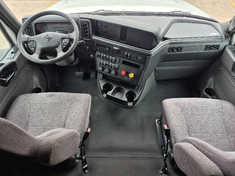 Used 2023 International LT - photo 12