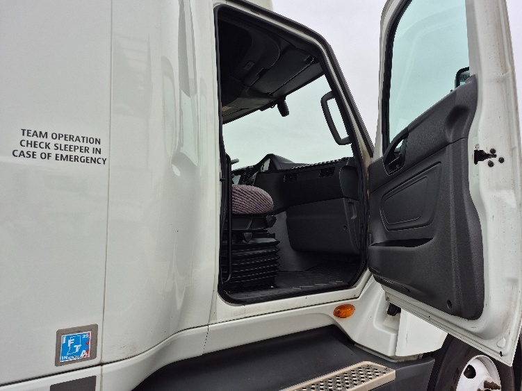 Used 2023 International LT - photo 13