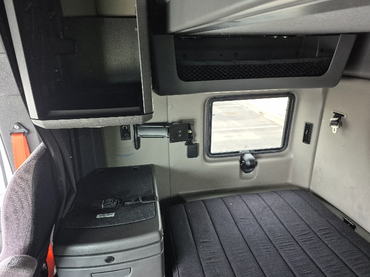 Used 2023 International LT - photo 19