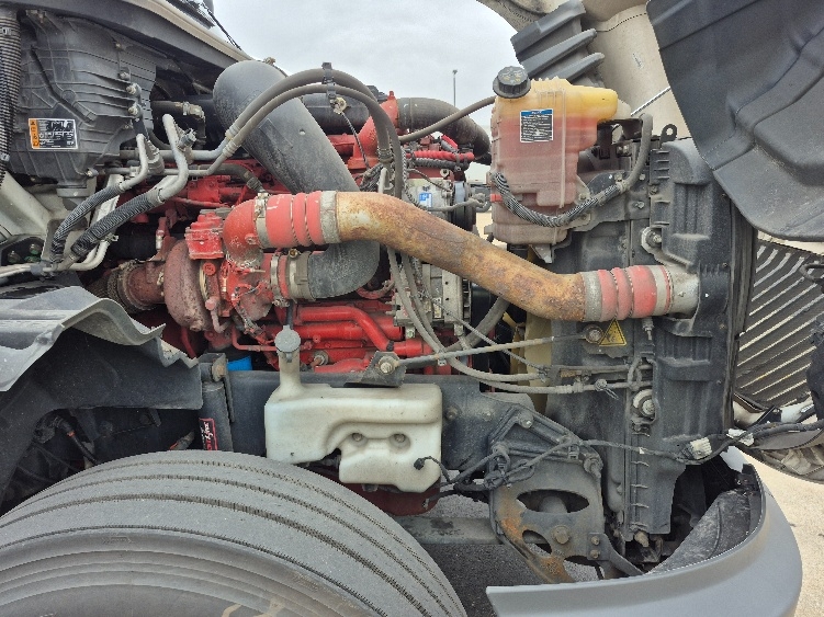 Used 2023 International LT - photo 21