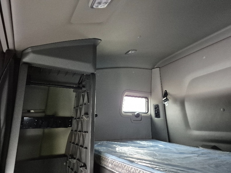 Used 2023 International LT - photo 24