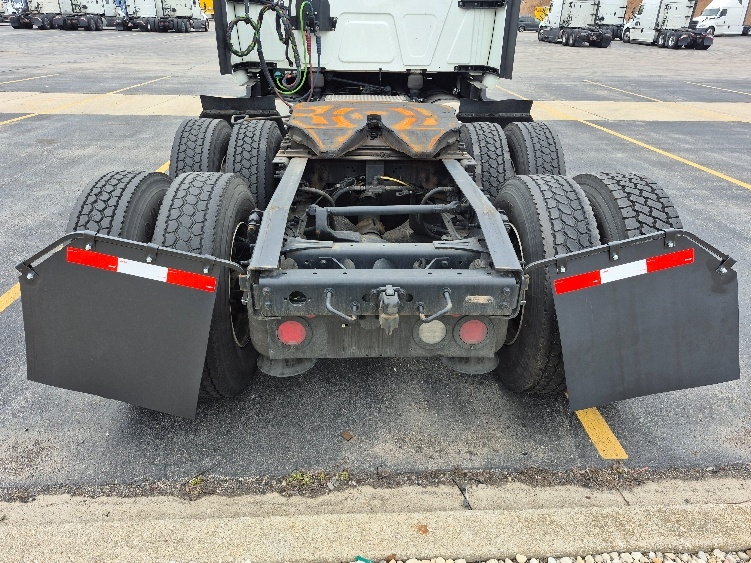 Used 2023 International LT - photo 8