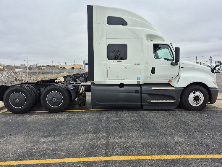 Used 2023 International LT - photo 10