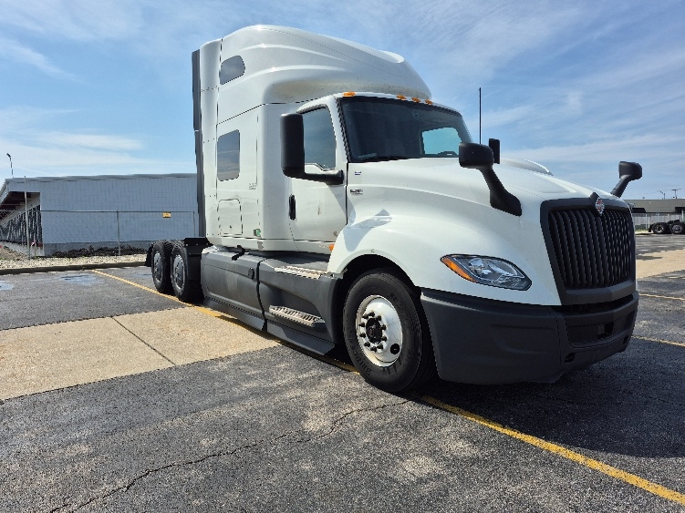 Used 2023 International LT - photo 1