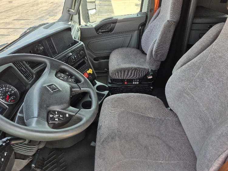 Used 2023 International LT - photo 12