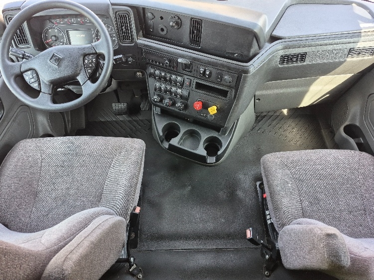 Used 2023 International LT - photo 14