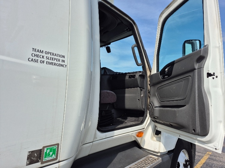 Used 2023 International LT - photo 15