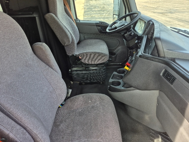 Used 2023 International LT - photo 17