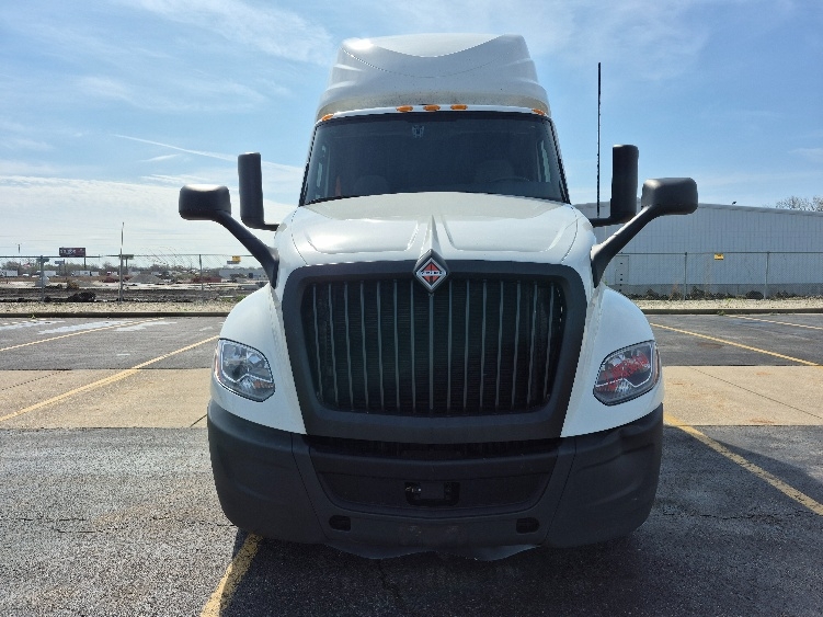 Used 2023 International LT - photo 2