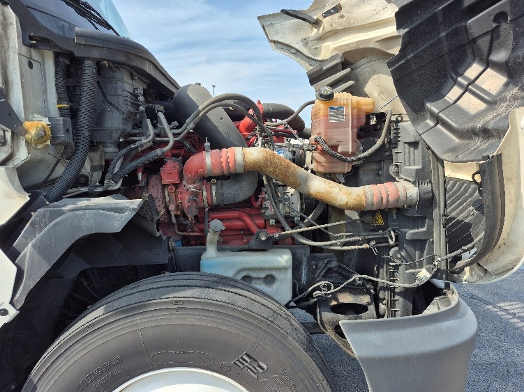 Used 2023 International LT - photo 22