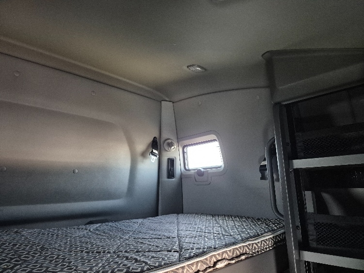 Used 2023 International LT - photo 25