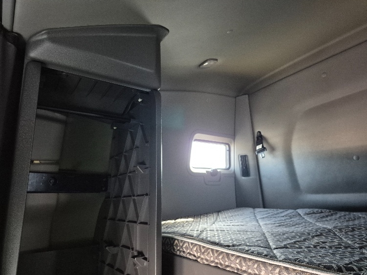 Used 2023 International LT - photo 26