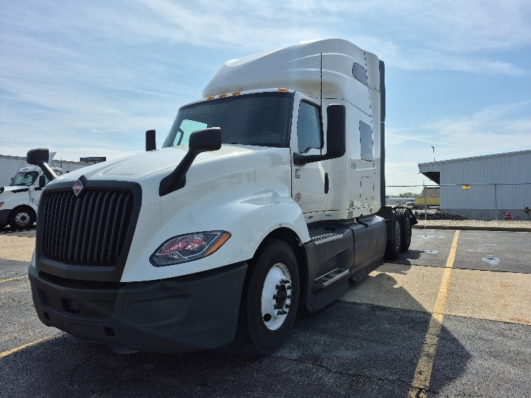 Used 2023 International LT - photo 5