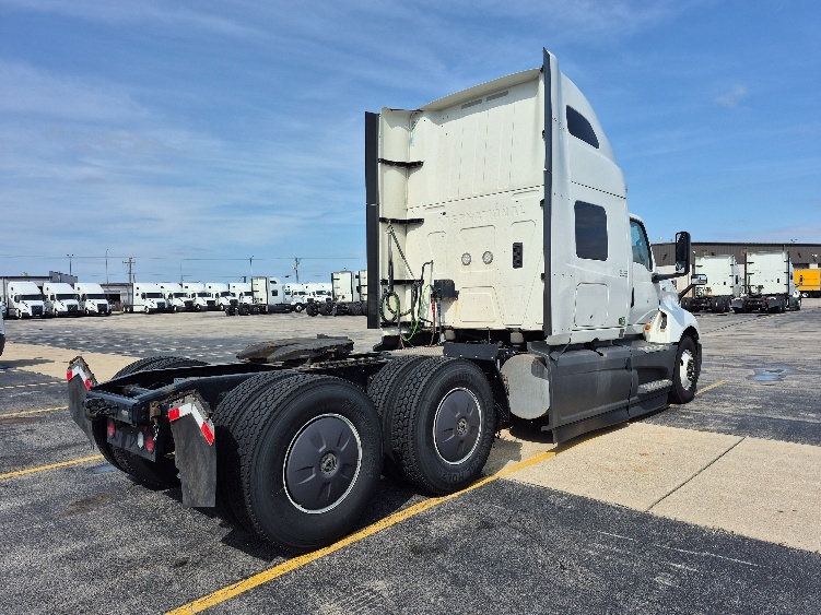 Used 2023 International LT - photo 9